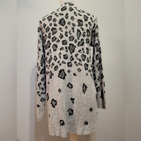 Nordstrom Rack size M long line open front leopard print cardigan - Picture 3 of 9